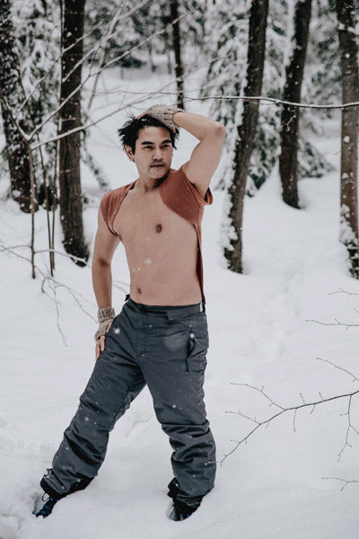 Fashion pose with the LESPIRANT LCut undershirt in the woods in the snow