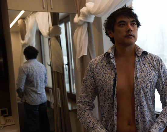 Since the LESPIRANT LCut undershirt has no front by design, it is completely invisible even with a shirt completely unbuttoned