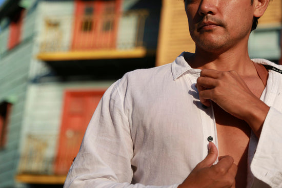 The LESPIRANT LCut undershirt is invisible even under a thin white shirt and prevent sweat and deodorant stains