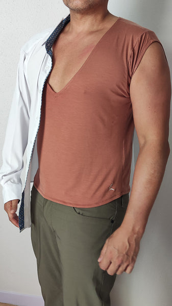 Man wear a shirt on one side to expose the LESPIRANT Gorge V-neck TENCEL undershirt on the other side