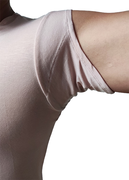 Close up on the slanted sleeve design of the LESPIRANT Gorge V-neck undershirt